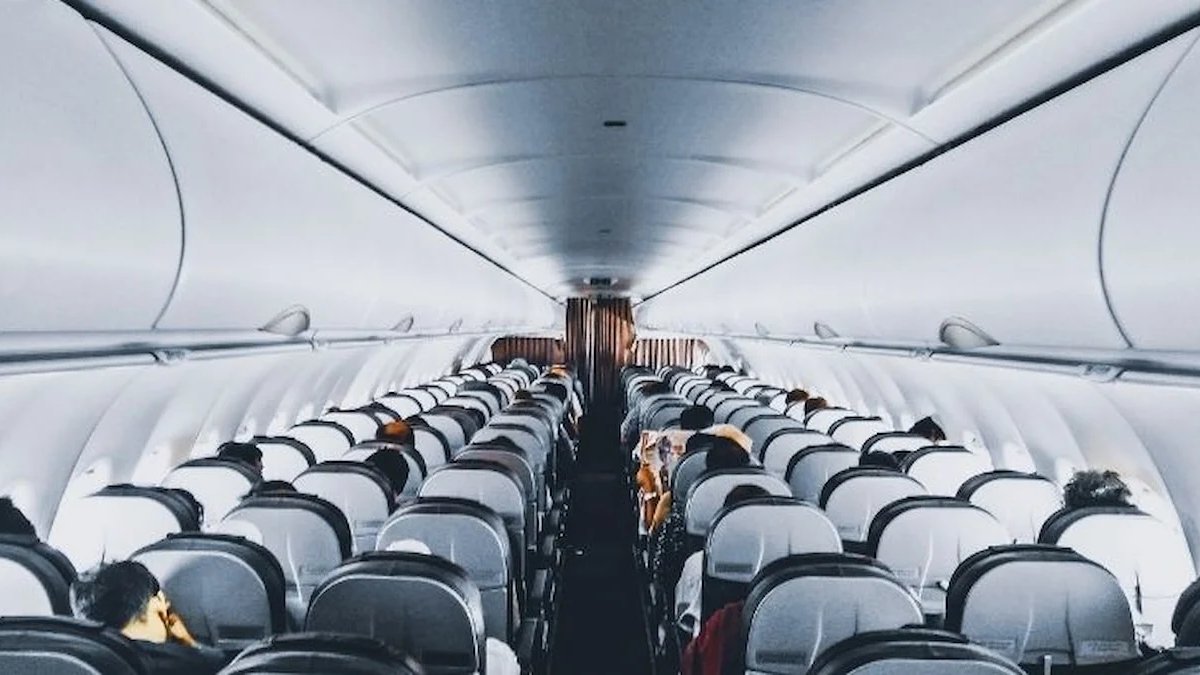 Uçakta 'canlı bomba' şakası yapmıştı: Pahalıya patladı