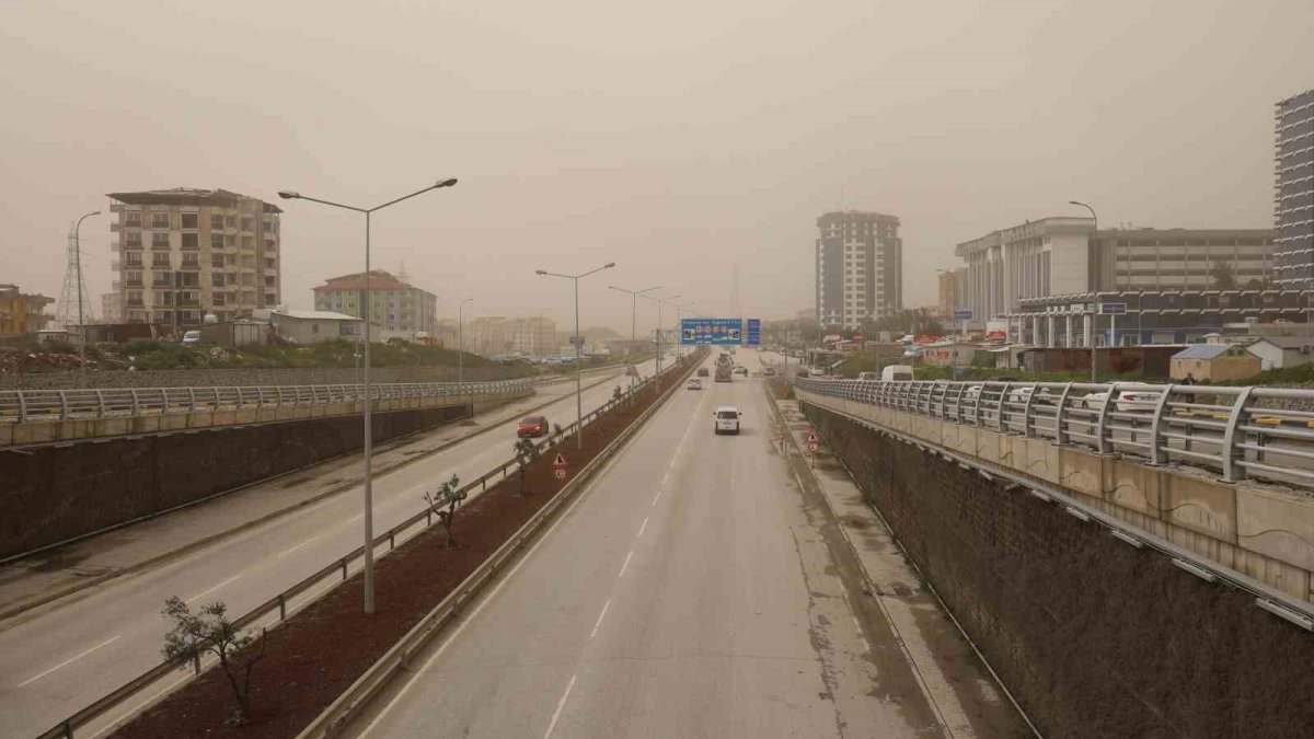 Libya'dan gelen çöl tozu Türkiye'yi etkisi altına aldı