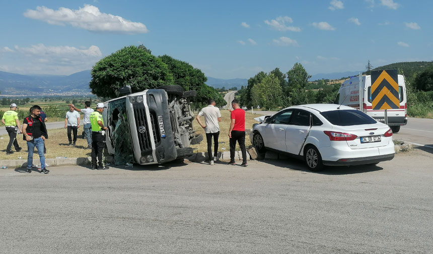 Bayram tatiline giderken kaza yaptılar... 18 kişi yaralı