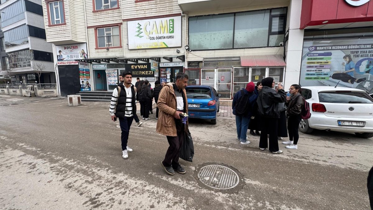 Van Tuşba’da 5,2 büyüklüğünde deprem: Deprem anı ortaya çıktı