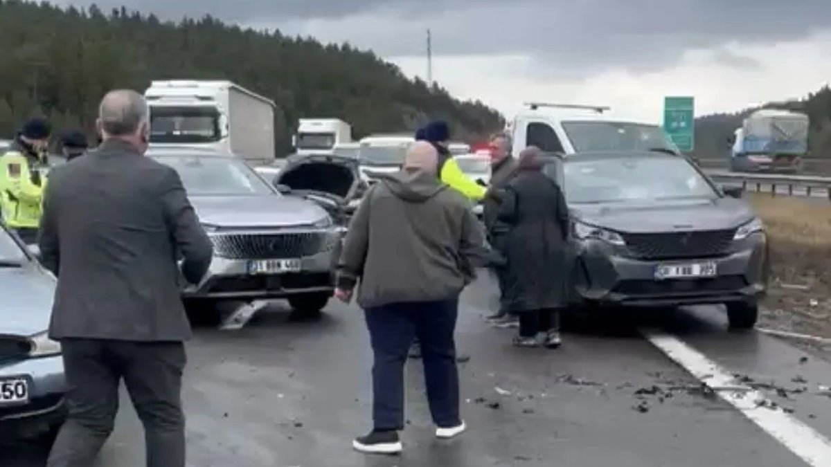Bolu’da TEM Otoyolu’nda 10 araçlı zincirleme kaza