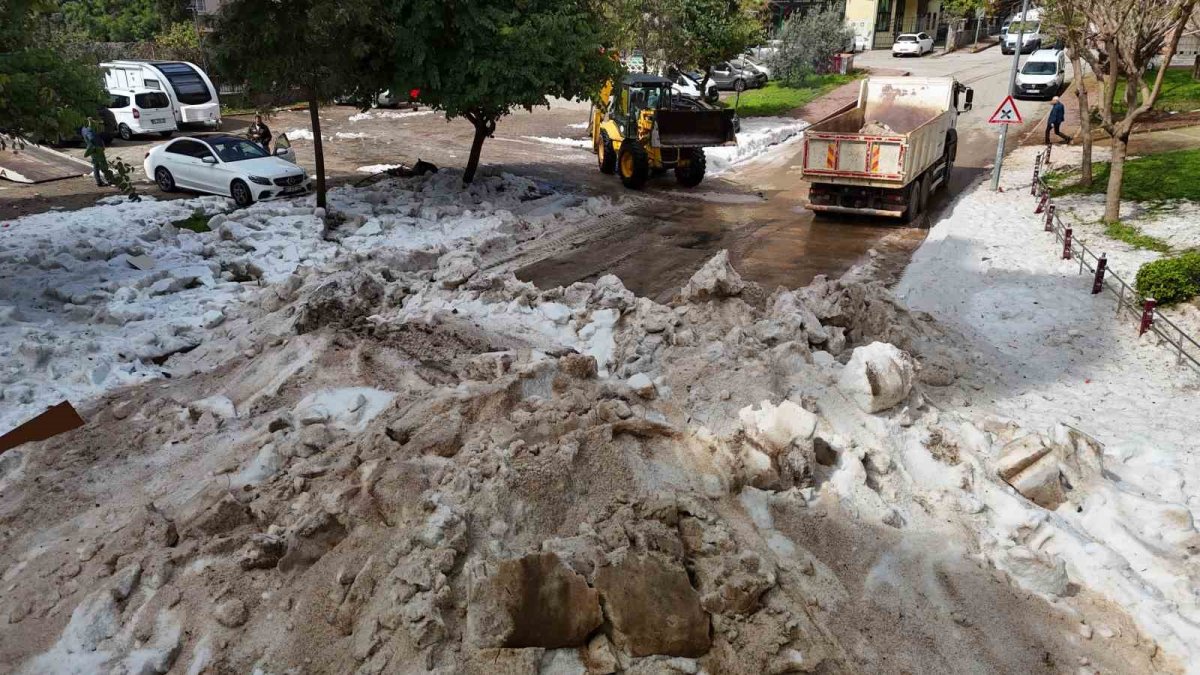 Adana'da nisan ayında kar sürprizi