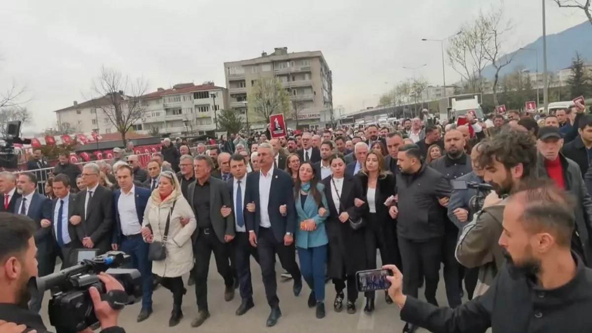 Bursa'da seçim: Tansiyon yükseldi, CHP'liler ve polis arasında arbede çıktı