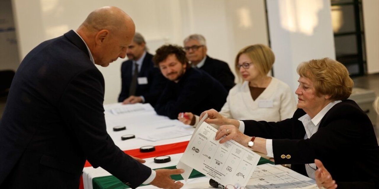 Macaristan'da 'referandum' tadında seçim: Orban iktidarı ilk kez sallantıda