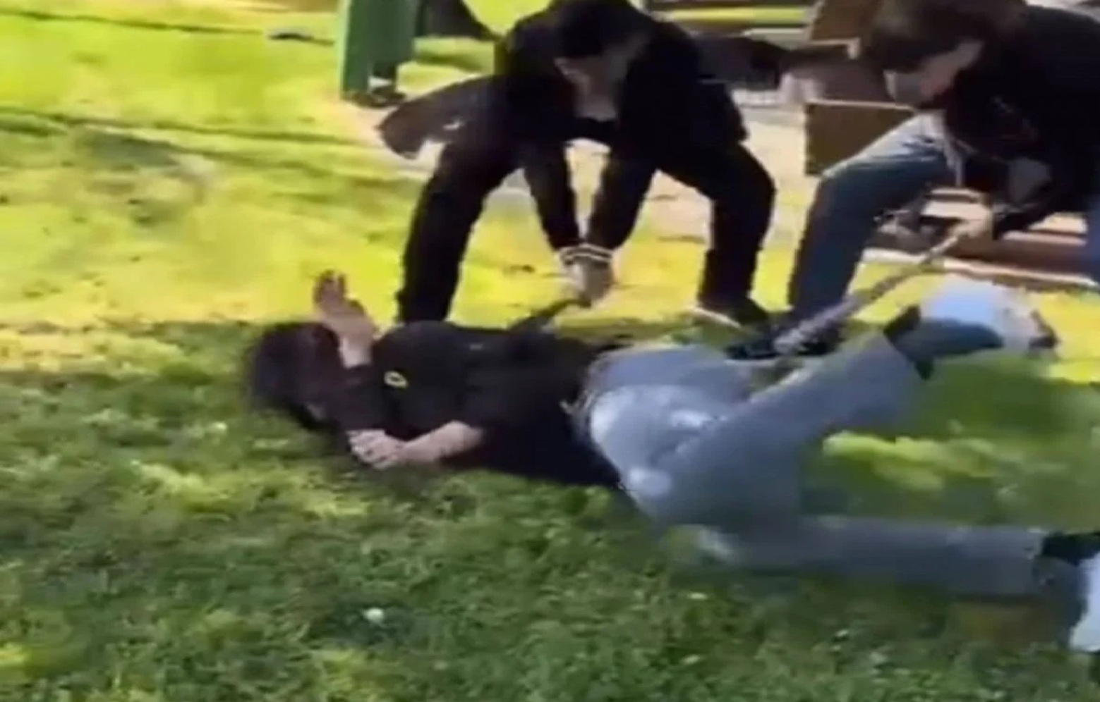 Bayrampaşa’da 16 yaşındaki çocuğu demir sopalarla dövdüler