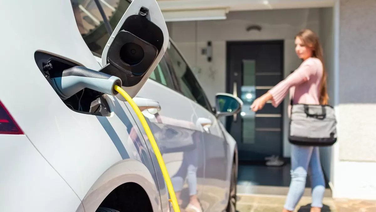 Akaryakıt pahalandı, elektrikli araç satışları patladı: Avrupa’da tarihi rekor!