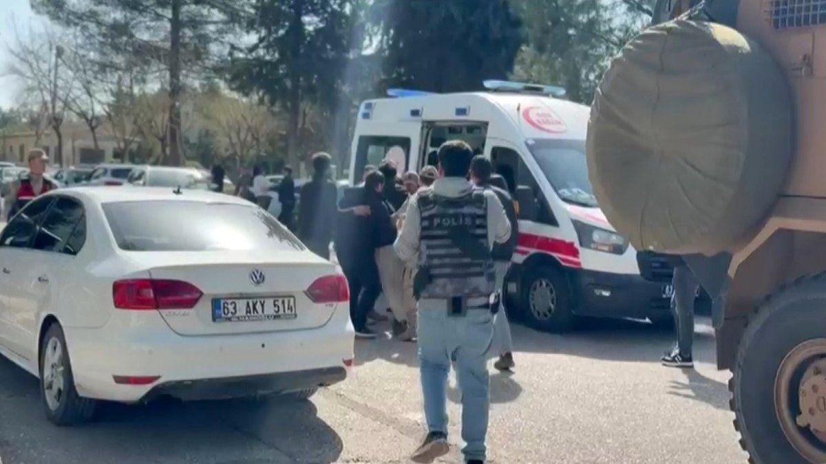 Şanlıurfa'da lisede silahlı saldırı: Çok sayıda yaralı var