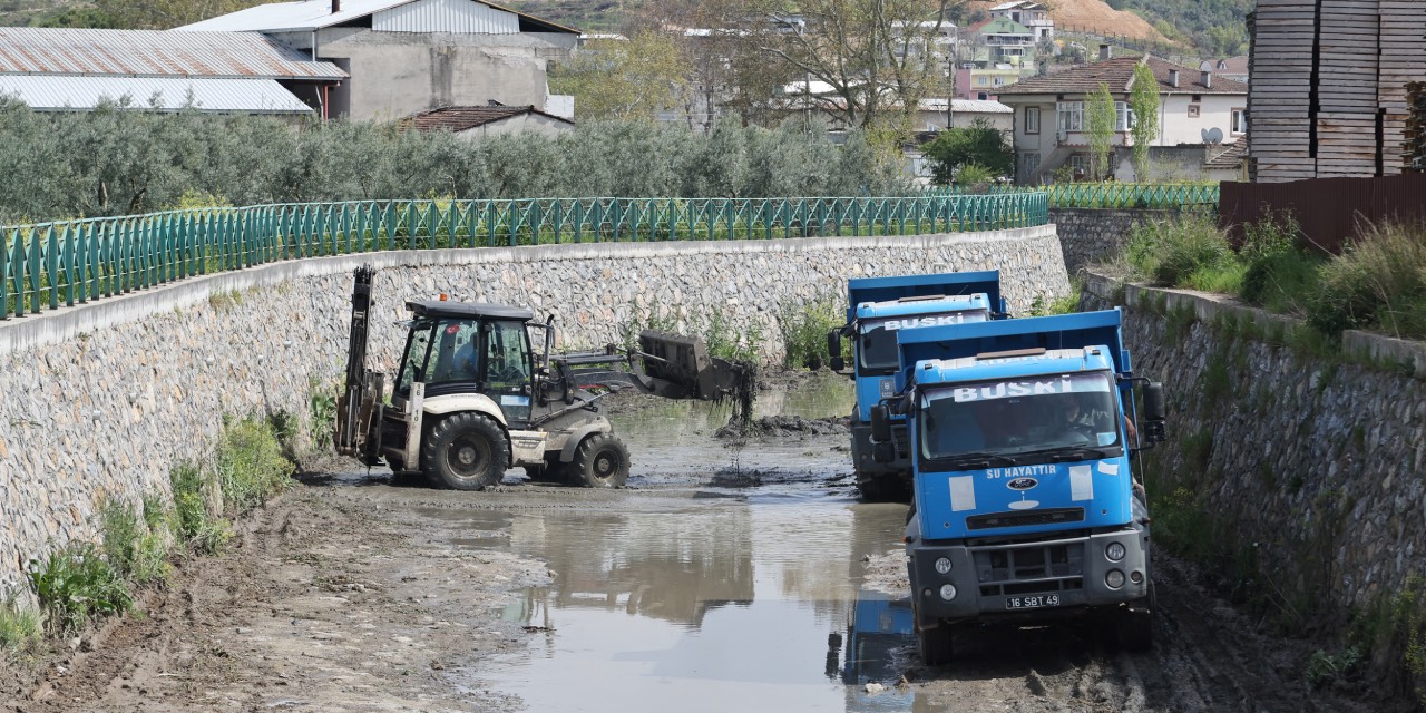 Bursa’da dere yataklarında temizlik çalışmaları sürüyor
