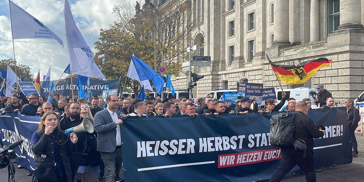Almanya’da siyasi deprem: AfD anketlerde ilk kez zirvede