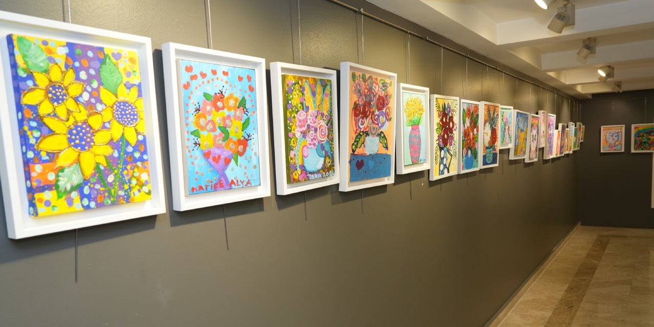 Eskişehir’de “Renklerin Çocuk Hali” sergisi sanatseverlerle buluştu