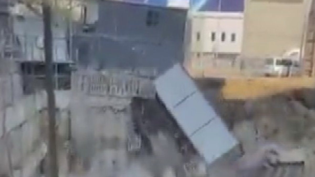 Fenerbahçe Chobani Stadyumu yanındaki istinat duvarı çöktü