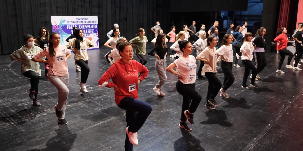 Eskişehir Büyükşehir’de halk dansları topluluğu için seçmeler başladı