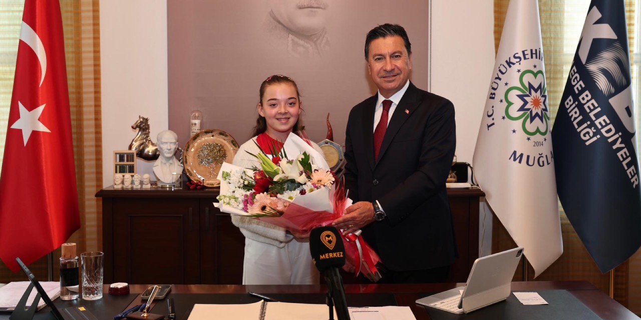 Muğla’da 23 Nisan’da başkanlık koltuğu Azra Özdemir’e devredildi