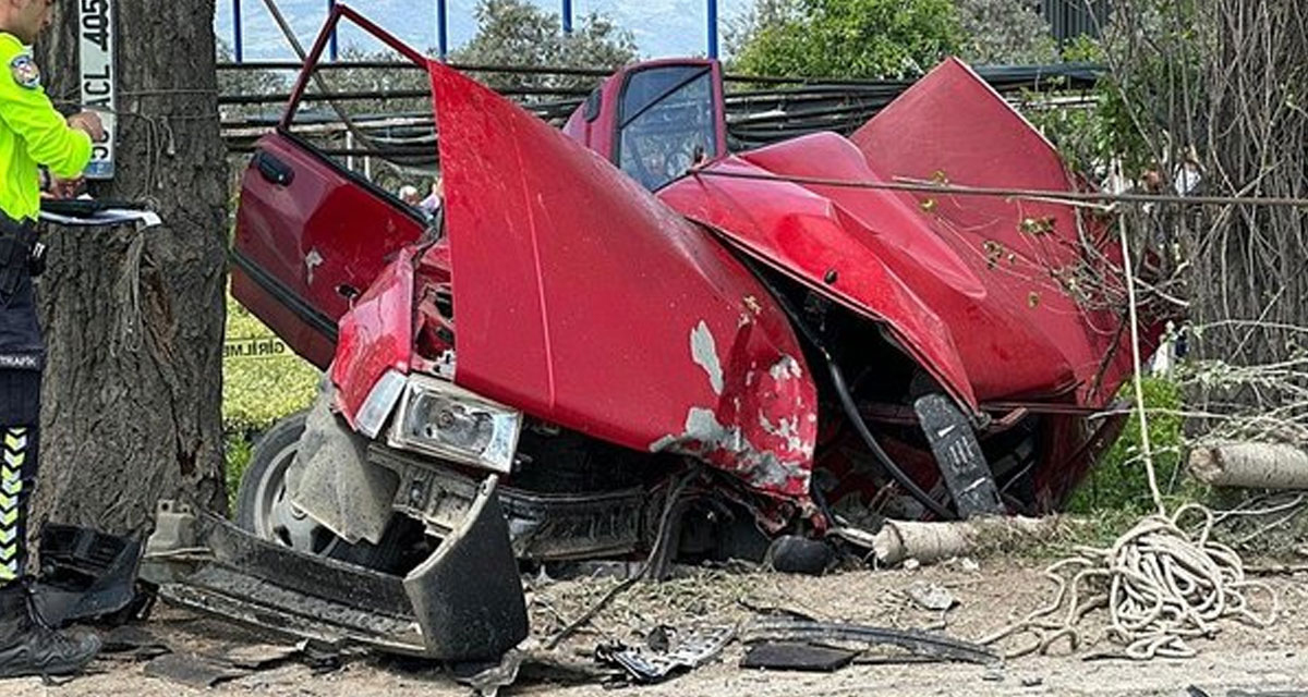 İzmir'de katliam gibi kaza: 2 ölü 2 yaralı