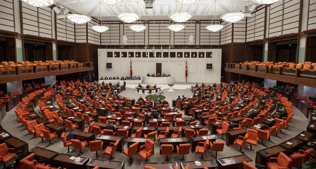 Doğum izni ve 15 yaş altına sosyal medya düzenlemelerini içeren teklif yasalaştı