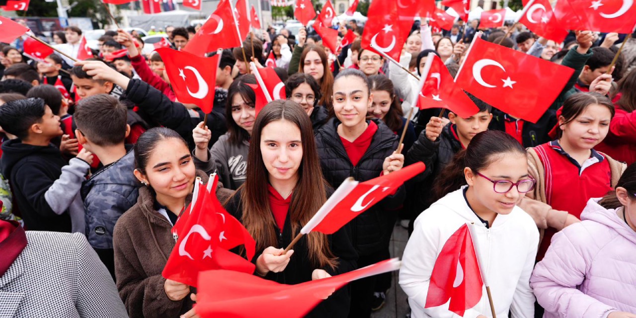 Manisa’da 23 Nisan törenle kutlandı