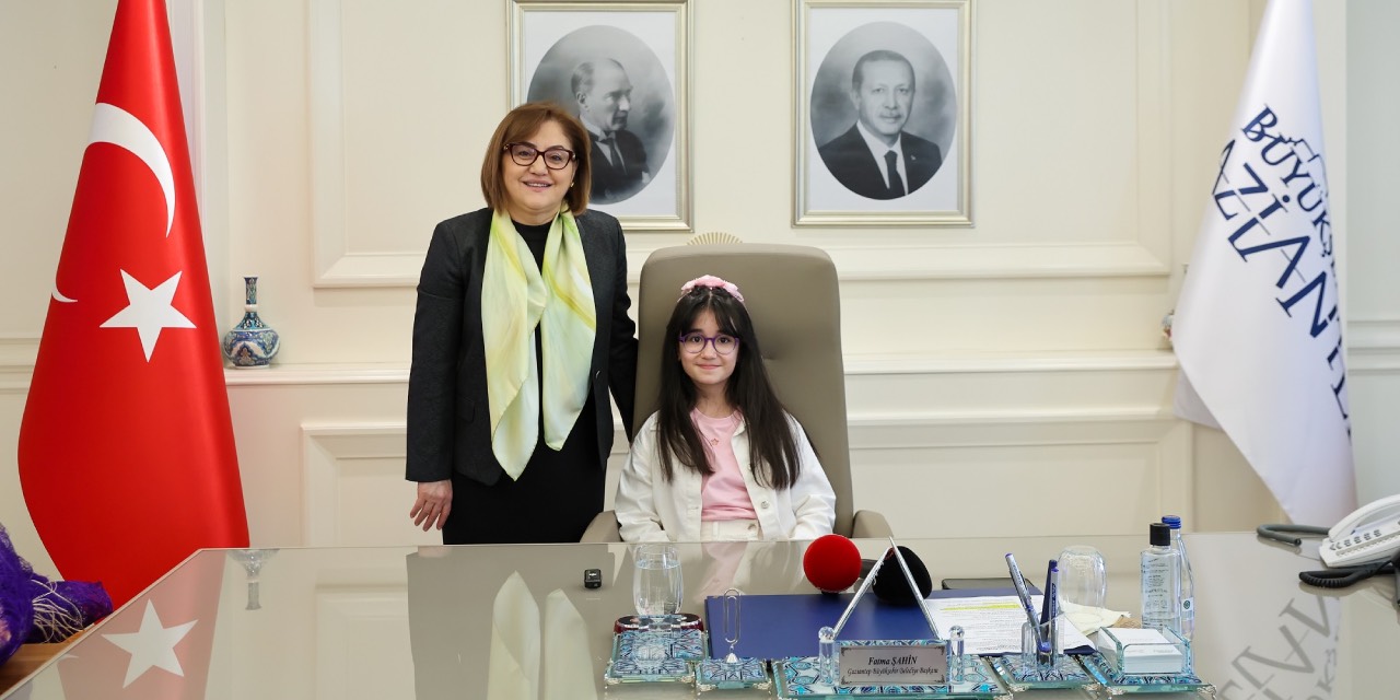 Gaziantep’te 23 Nisan’da başkanlık koltuğu Beren Özdemir'e devredildi