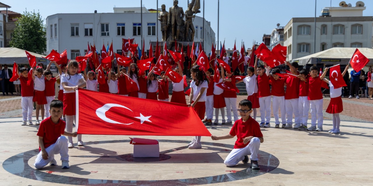 Manavgat’ta 23 Nisan coşkusu resmi törenle kutlandı