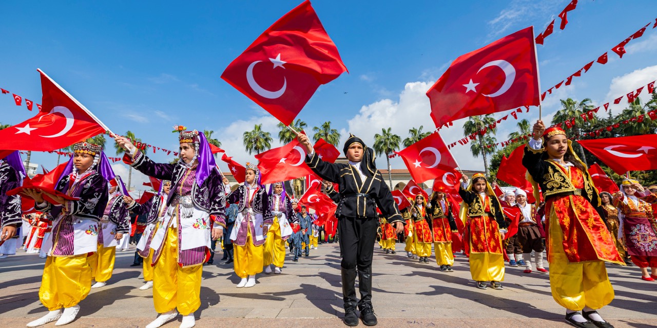 Mersin'de 23 Nisan coşkusu: Başkan Seçer’den cumhuriyet kazanımları vurgusu