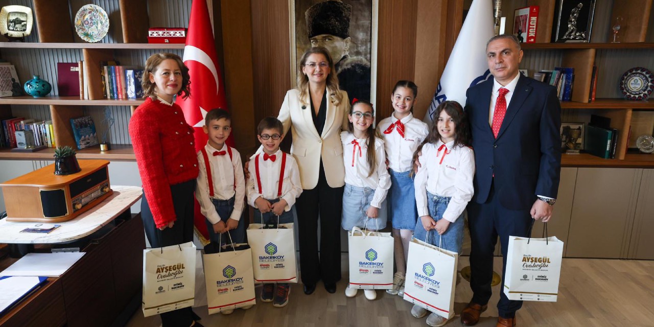 Bakırköy’de 23 Nisan töreni ve çocuklardan anlamlı ziyaret