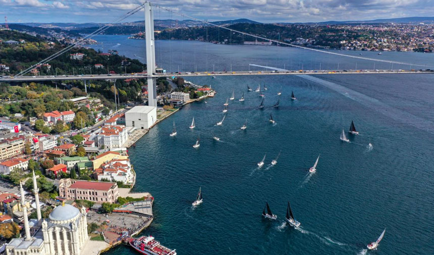 İstanbul Boğazı'nda gemi trafiği askıya alındı