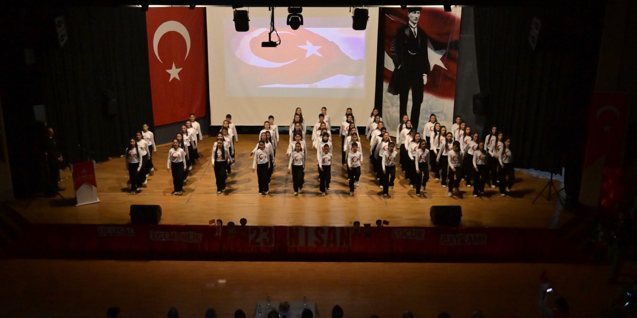 Esenyurt’ta 23 Nisan coşkusu öğrenci gösterileriyle kutlandı