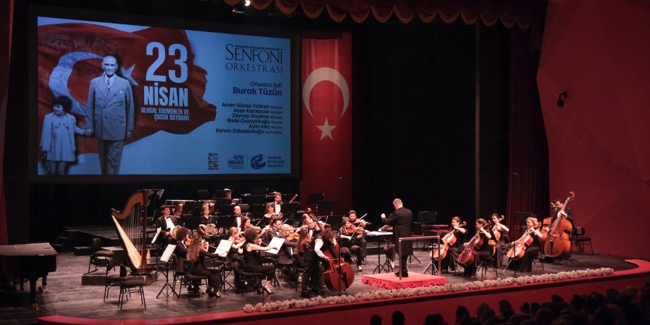 Eskişehir’de 23 Nisan konserinde genç solistler sahne aldı
