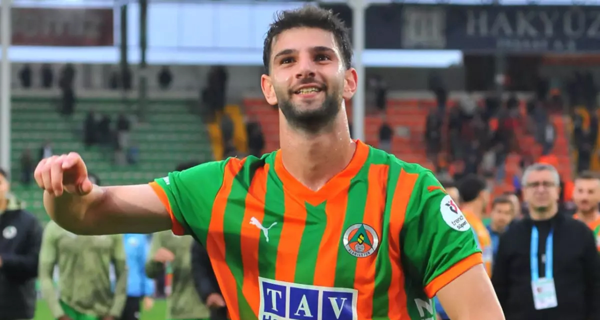 Galatasaray Alanyaspor'un genç savunmacısına gözünü dikti