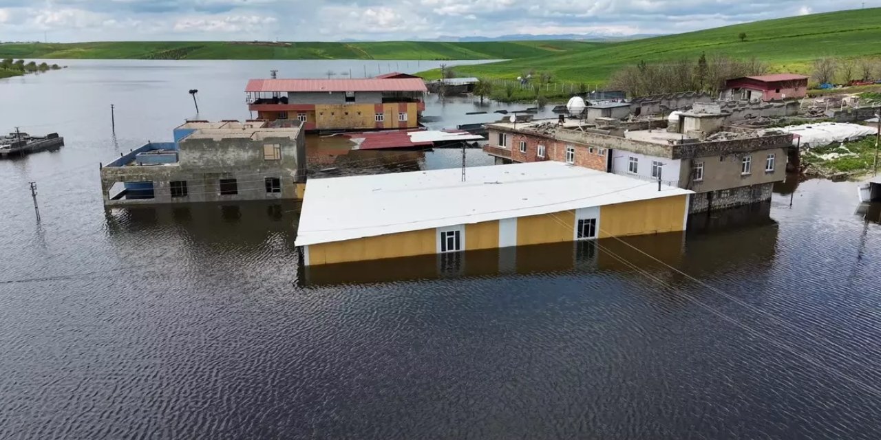 Diyarbakır’da baraj taştı: 10 ev sular altında kaldı