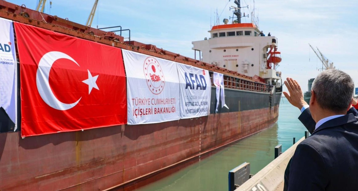 Türkiye'den yola çıkan insani yardım gemisi Lübnan'a vardı