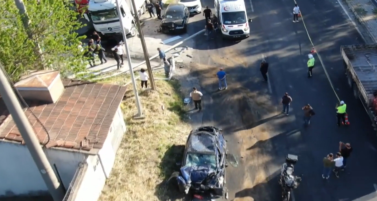 Freni patlayan TIR karşı şeride daldı