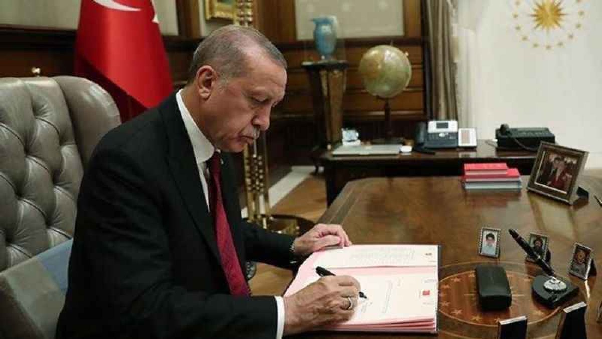 Emniyet ve bürokraside gece yarısı kararnamesi: Emniyet Genel Müdürü ile 4 ilde valiler değişti