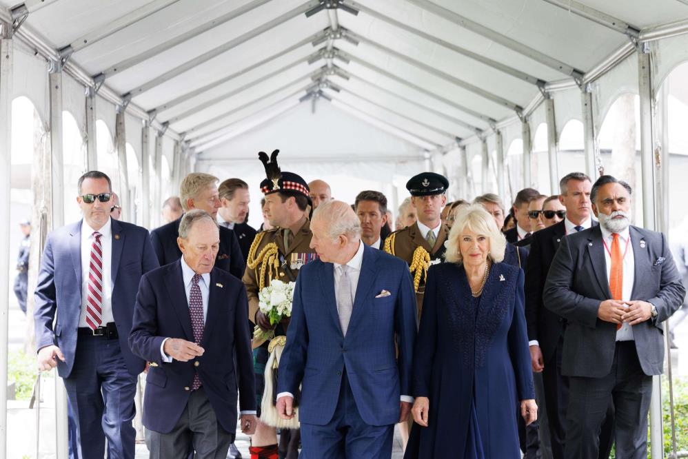 İngiltere Kralı III. Charles 11 Eylül Anıtı’nı ziyaret etti: Kurban yakınlarıyla bir araya geldi