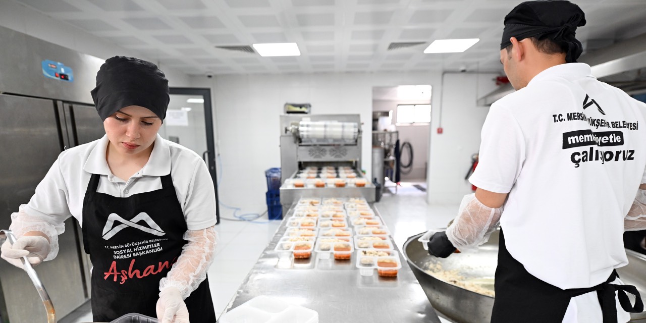 Silifke’de aşhane hizmetiyle günlük yüzlerce kişiye yemek desteği