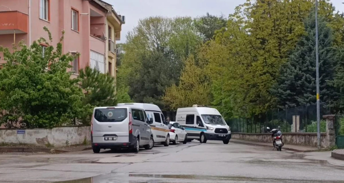 Kendisinden haber alınamayan 46 yaşındaki öğretmen evinde ölü bulundu