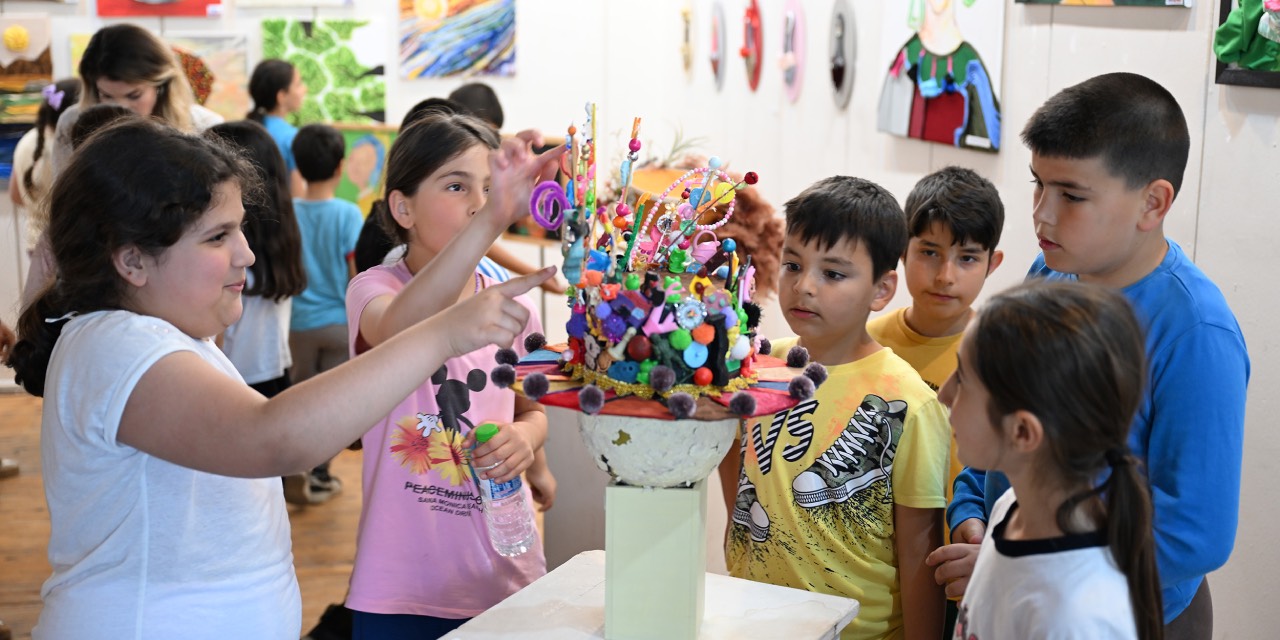 Minik sanatçılar ilk sergi heyecanını Mersin’de yaşadı