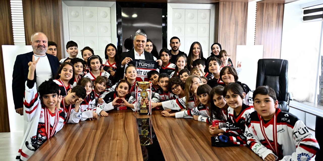 Muratpaşa Belediyespor sporcularından Başkan Uysal’a ziyaret