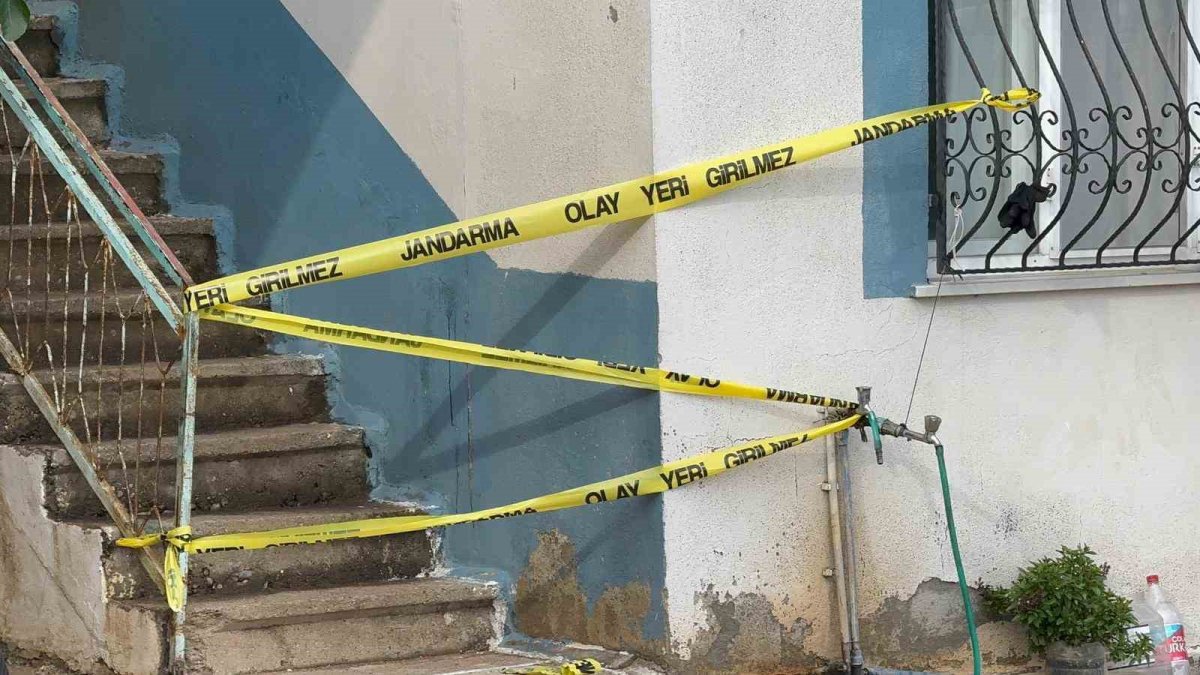 Mersin'de aile faciası: İki kardeş hayatını kaybetti, anne ve baba yoğun bakımda