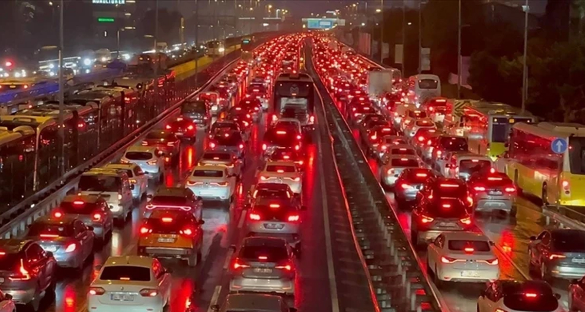 İstanbul'da trafik yoğunluğu yüzde 80'e çıktı