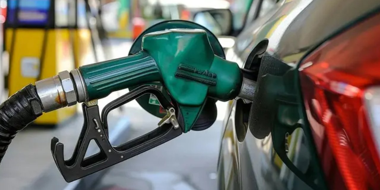 Gece yarısı akaryakıtta çifte sürpriz: Benzine zam, LPG'ye indirim