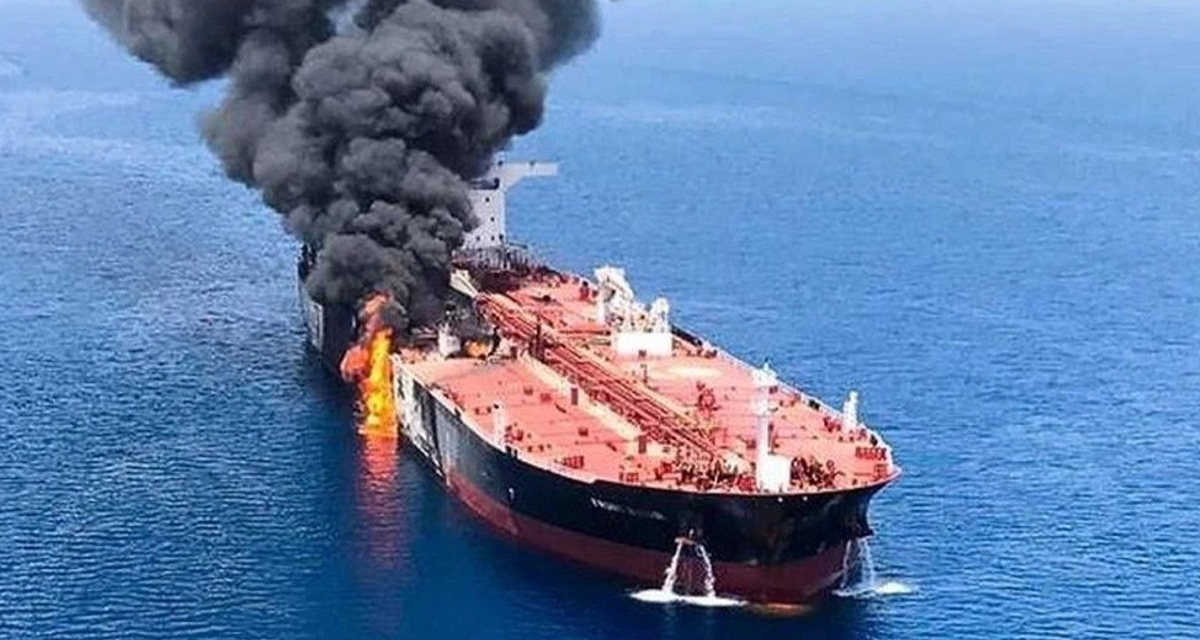 ABD ablukayı aşmaya çalışan İran petrol tankerine saldırdı