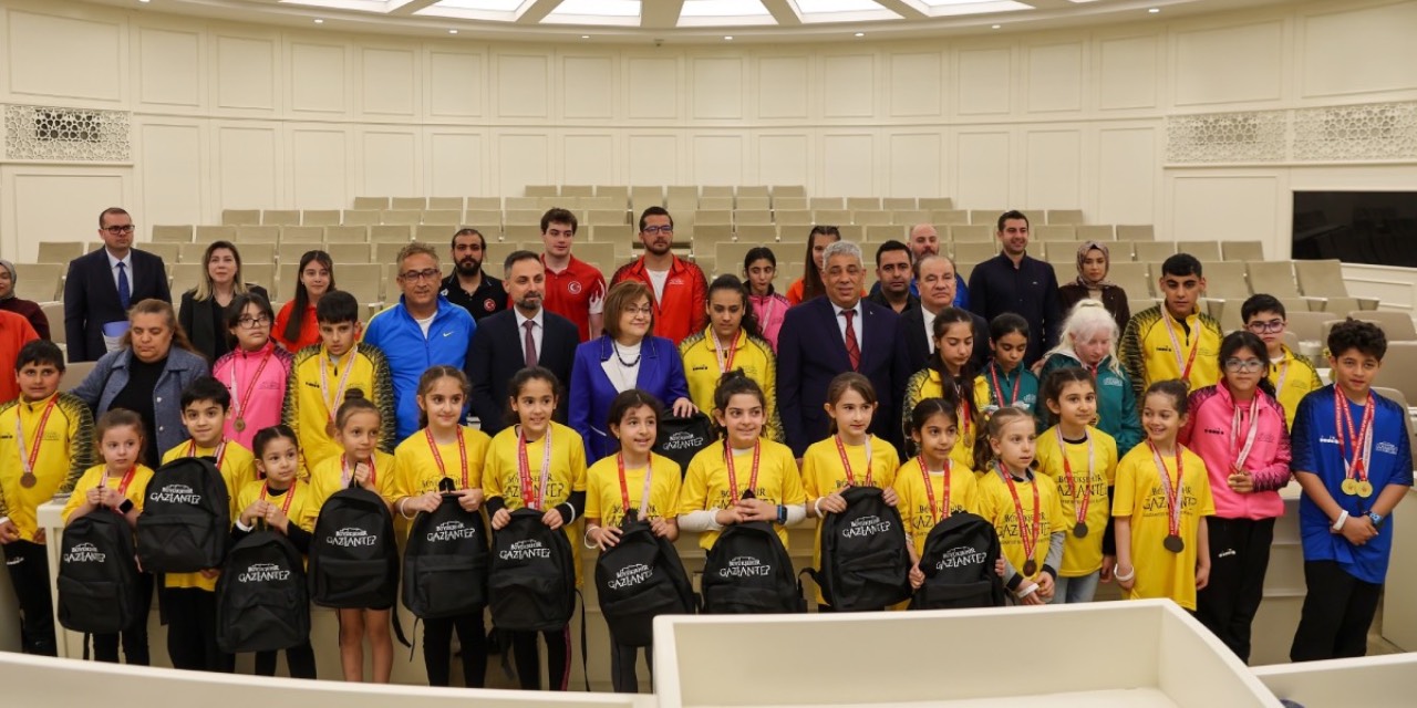 Gaziantep Büyükşehir Belediyesi şampiyon sporcuları ağırladı