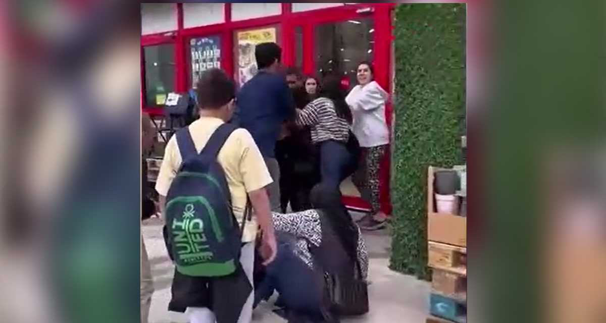 Market çalışanı ile müşteri birbirine girdi