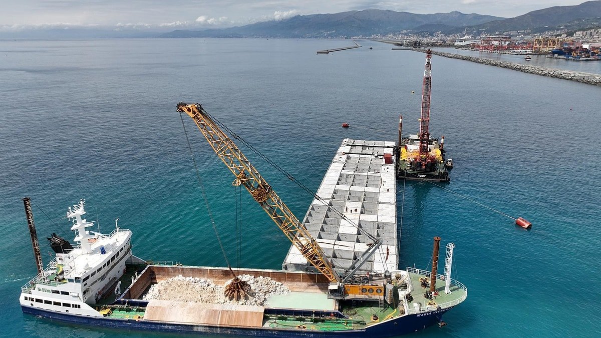 Akdeniz'de 6 kilometrelik dev duvar
