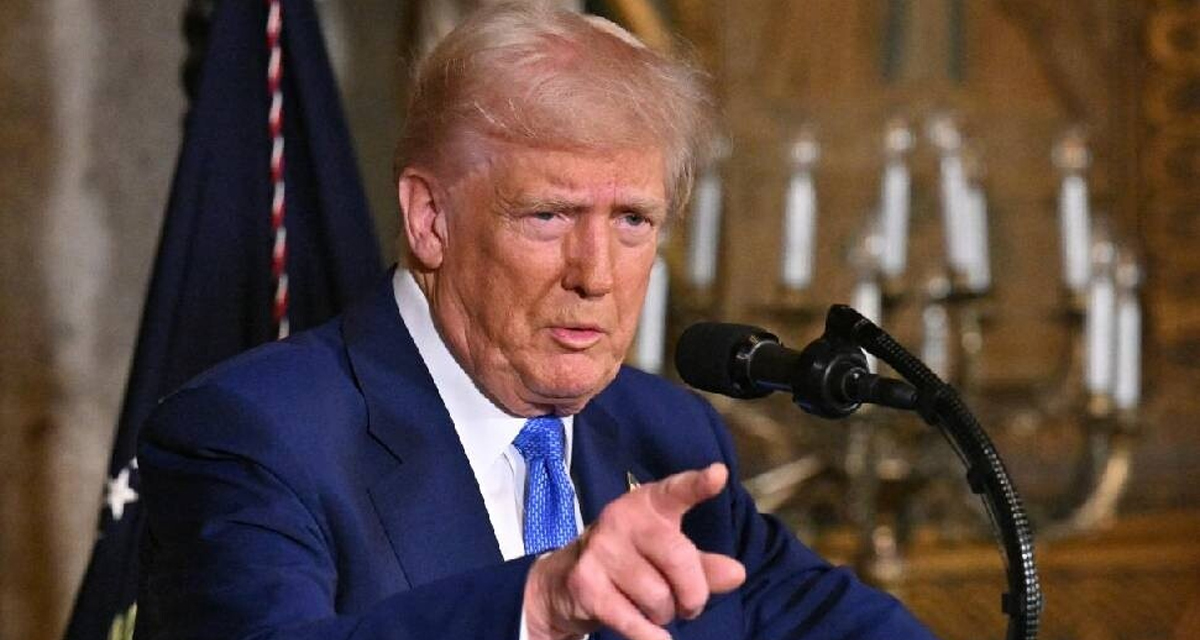 Donald Trump İran'a ateş püskürdü