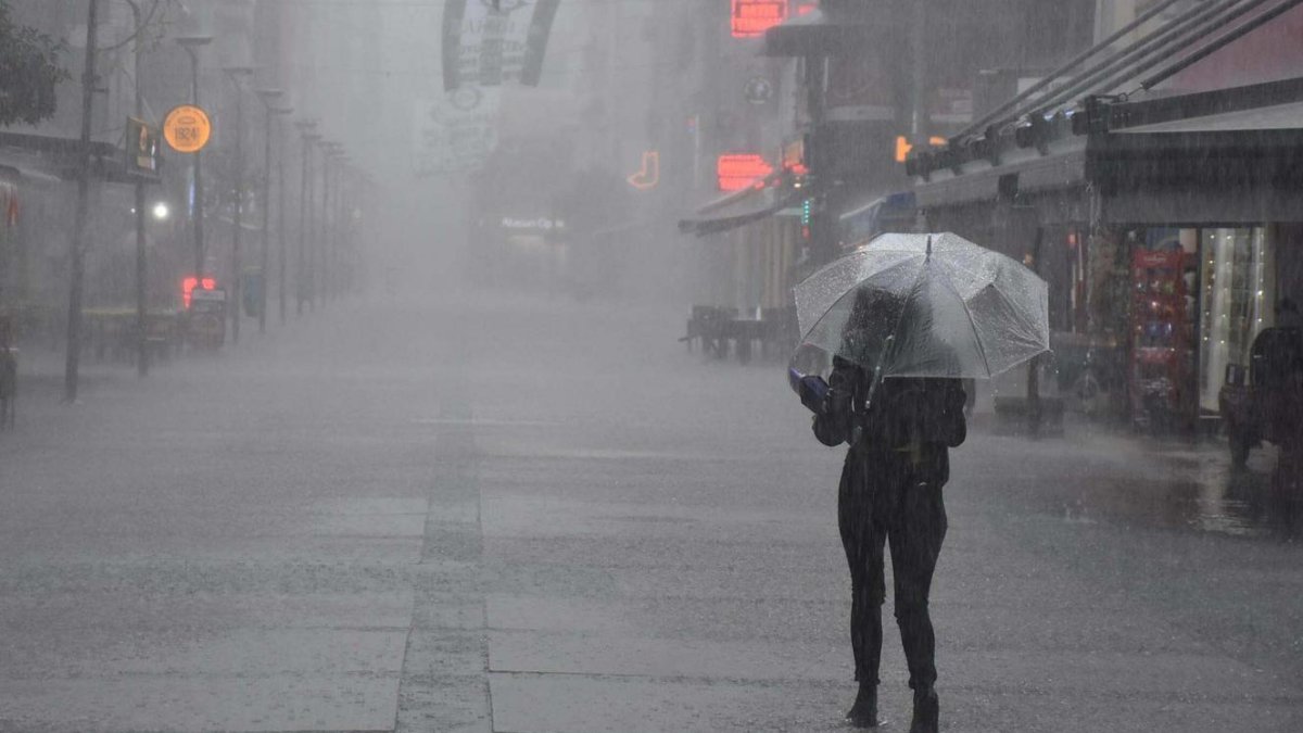 Kuvvetli yağış ve fırtına geliyor: Meteoroloji'den perşembe günü uyarısı