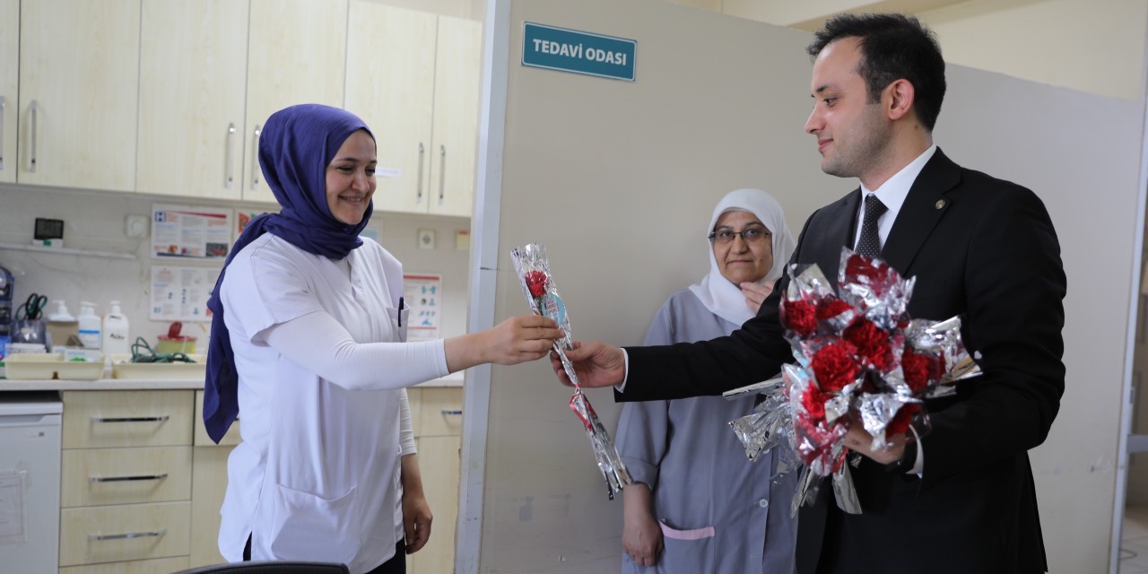 Bursa’da Hemşireler Günü’nde sağlık çalışanlarına anlamlı ziyaret