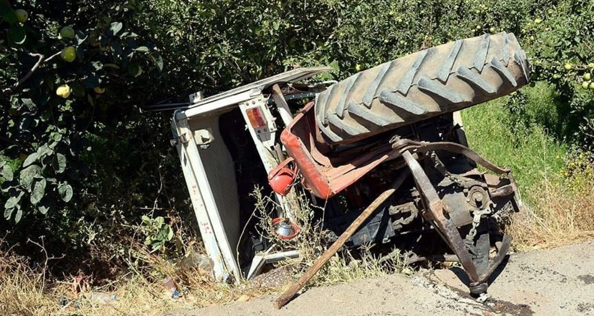Kütahya'da traktör şarampole uçtu: 1 kişi hayatını kaybetti