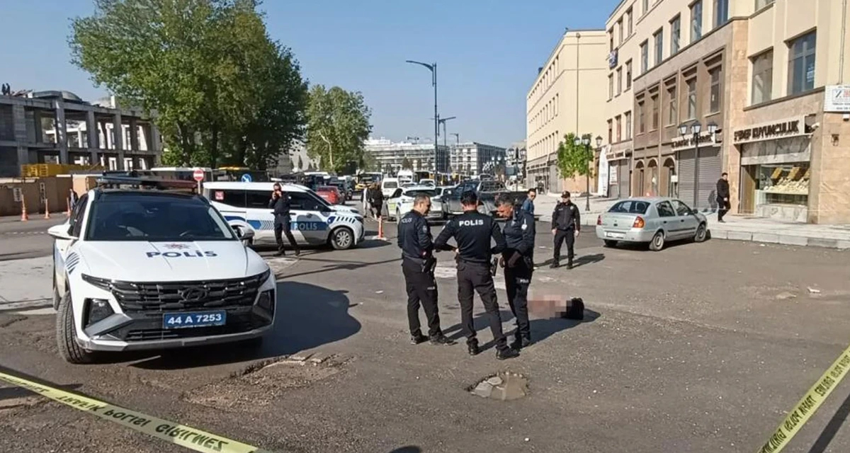 Malatya'da eski koca dehşet saçtı: Eski eşini meydanda öldürdü