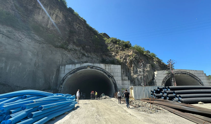 Trabzon'da tünel inşaatında iskele çöktü: İşçiler mahsur kaldı